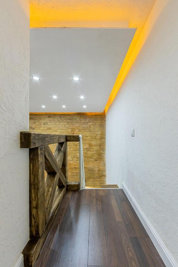 Apartamento Kyiv Brown Loft Exterior foto
